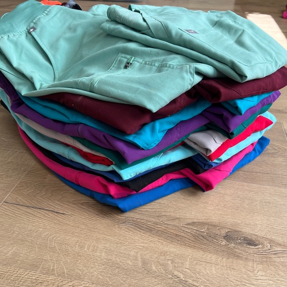 FIGS Scrubs - Picture 2 of 15